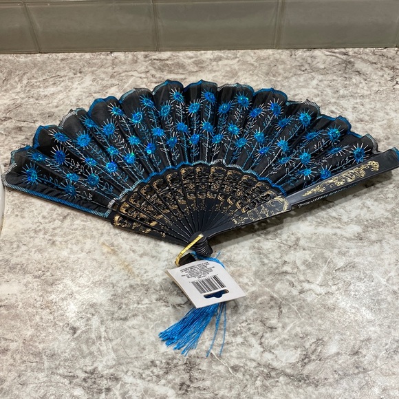 Victorian foldable fans - Picture 1 of 2